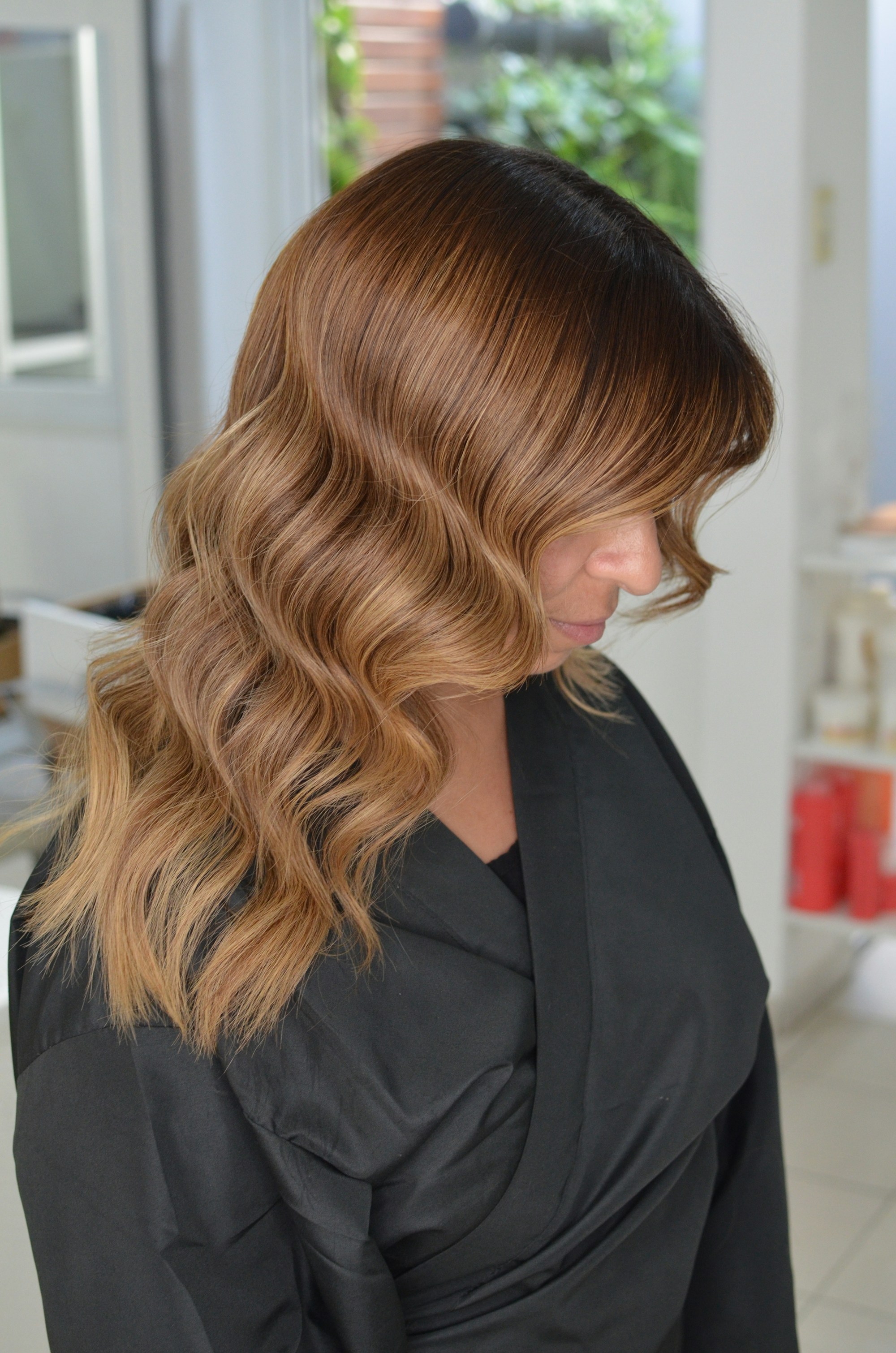 Caramel balayage in loose, brushed-out waves